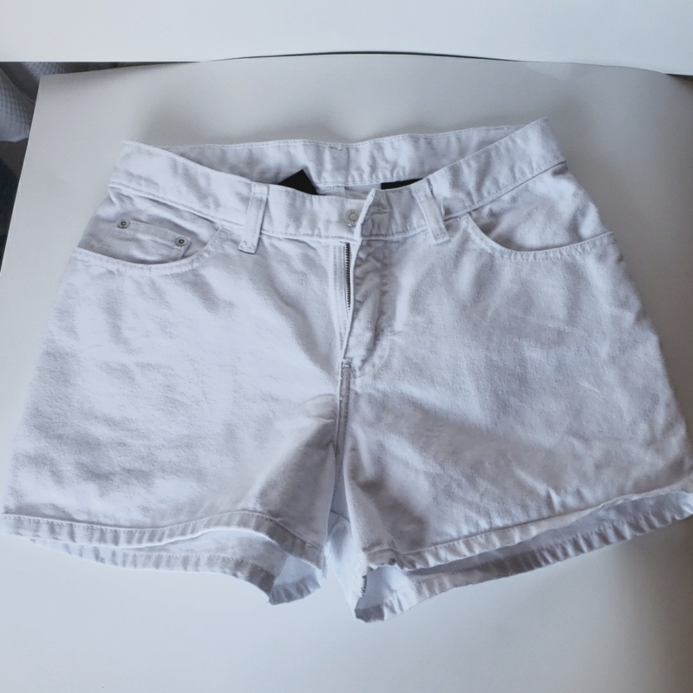 No Boundaries white size 9 shorts, worn twice 100% cotton.